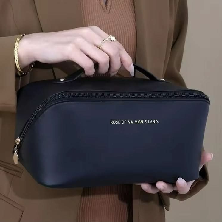 Large Capacity Travel Cosmetic Bag | Black