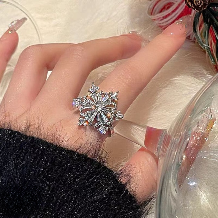 Sparkling Flower Rotating Ring