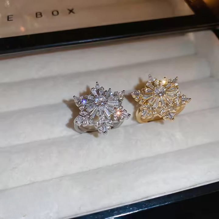 Sparkling Flower Rotating Ring